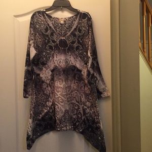 Women’s 3/4 length Sleeve vneck tunic - Size XL